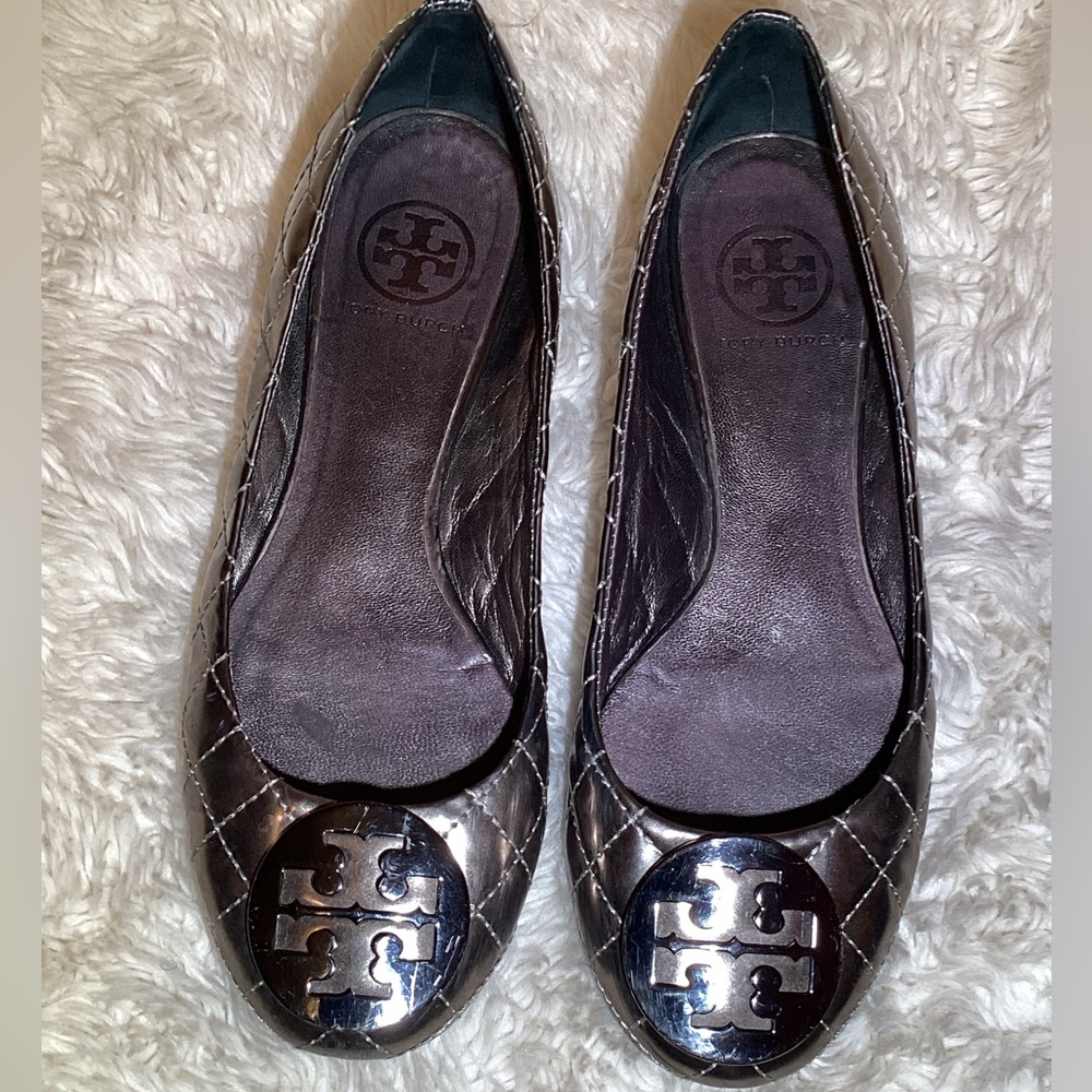 Tory Burch pewter Reva Quilted metallic Flat Shoes size 8